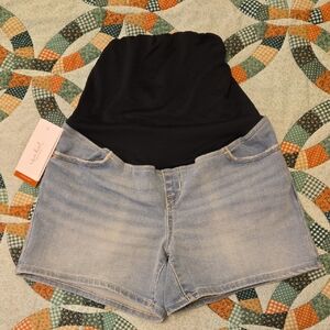 NWT Maternity Over The Belly Lightwash Jean Midi Shorts Size 6 Ingrid & Isabel